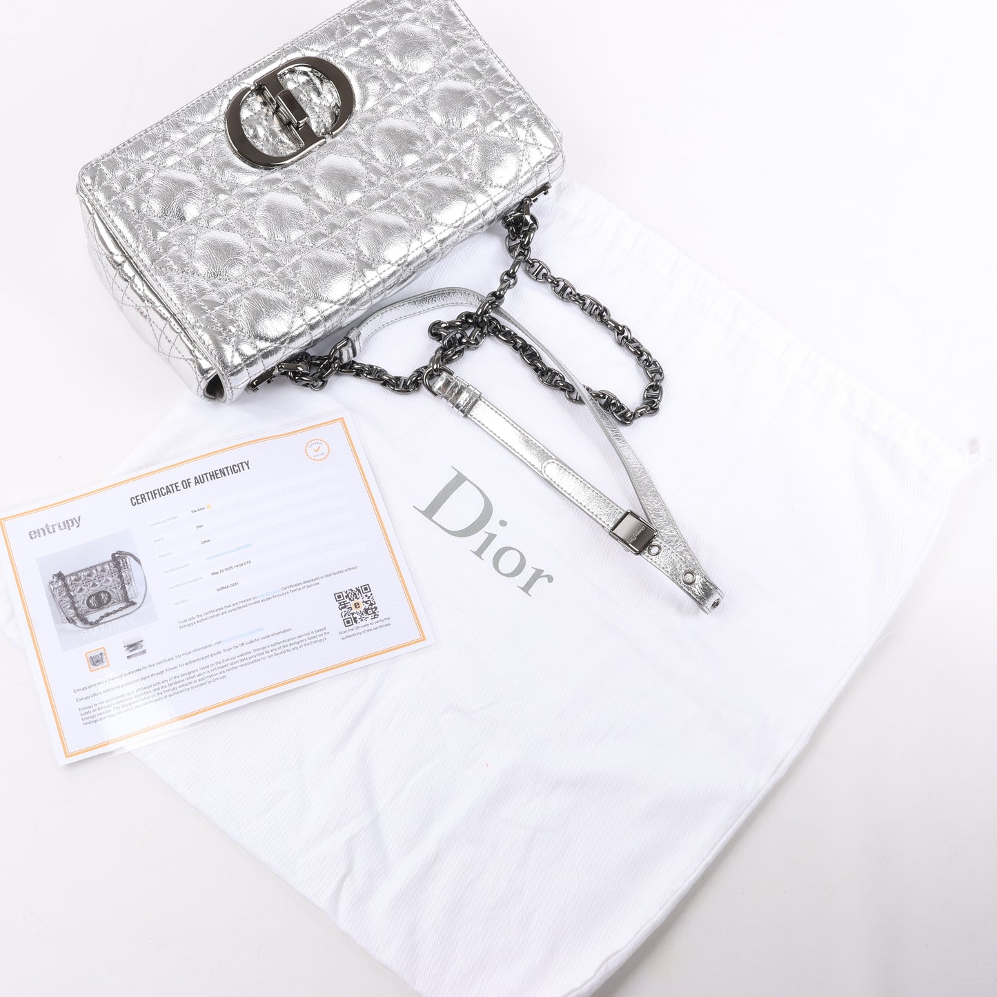 Christian Dior Caro Schultertasche aus Leder mit Kettenriemen in Metallic-Silber