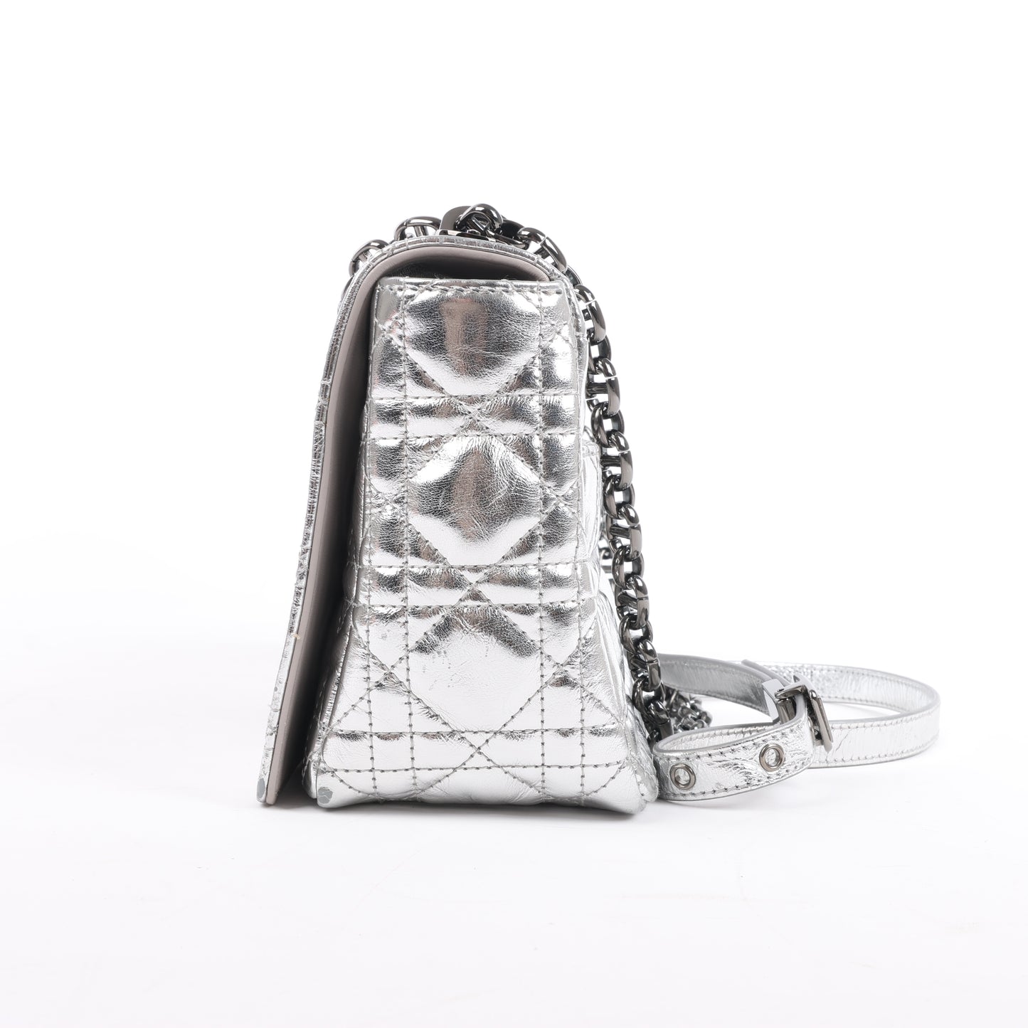 Christian Dior Caro Schultertasche aus Leder mit Kettenriemen in Metallic-Silber