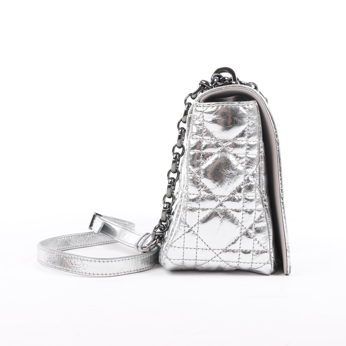 Christian Dior Caro Schultertasche aus Leder mit Kettenriemen in Metallic-Silber