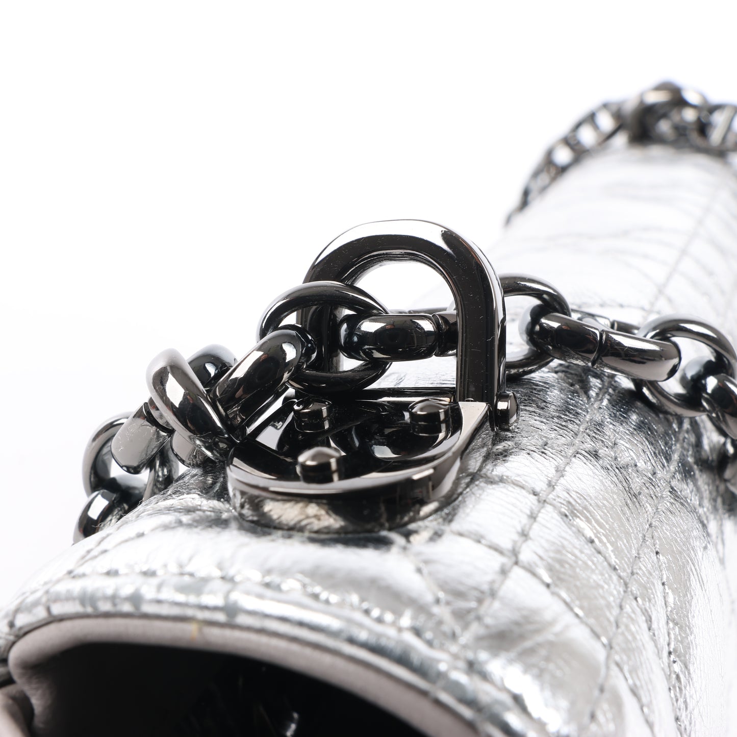 Christian Dior Caro Schultertasche aus Leder mit Kettenriemen in Metallic-Silber