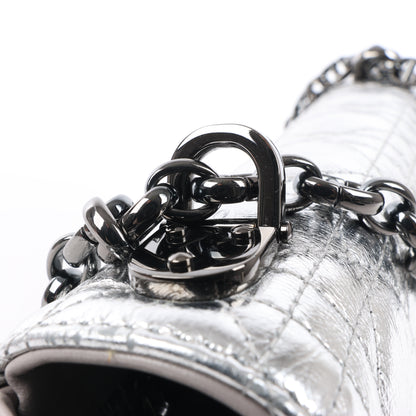 Christian Dior Caro Schultertasche aus Leder mit Kettenriemen in Metallic-Silber