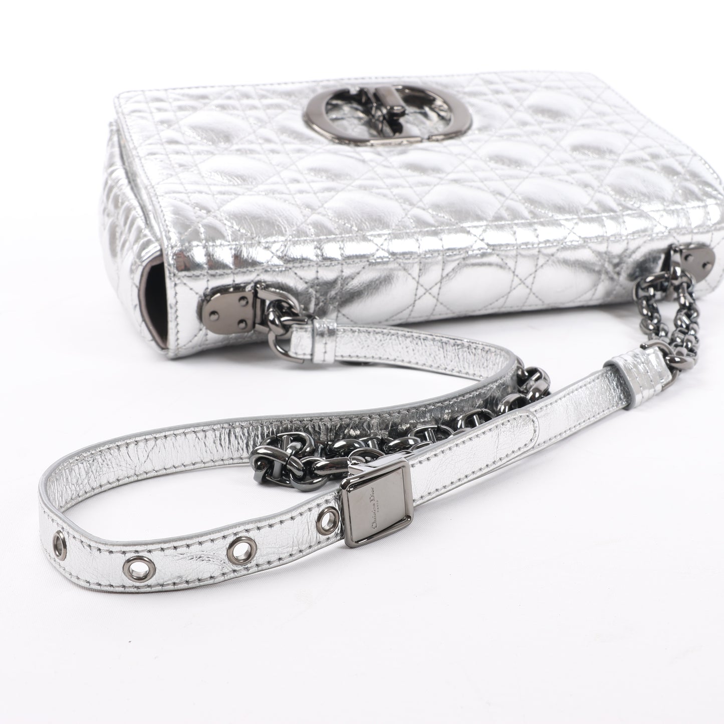 Christian Dior Caro Schultertasche aus Leder mit Kettenriemen in Metallic-Silber