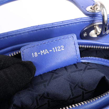Christian Dior – Große Handtasche „Lady Dior“ aus blauem Leder „Cannage“