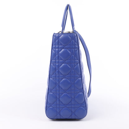 Christian Dior – Große Handtasche „Lady Dior“ aus blauem Leder „Cannage“
