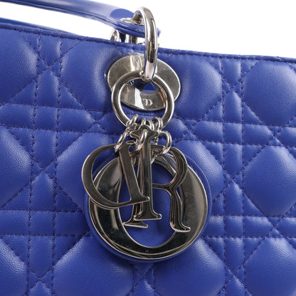 Christian Dior – Große Handtasche „Lady Dior“ aus blauem Leder „Cannage“
