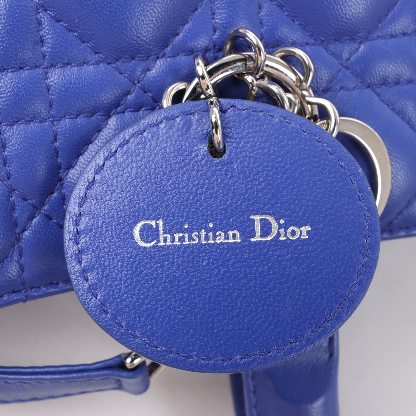 Christian Dior – Große Handtasche „Lady Dior“ aus blauem Leder „Cannage“