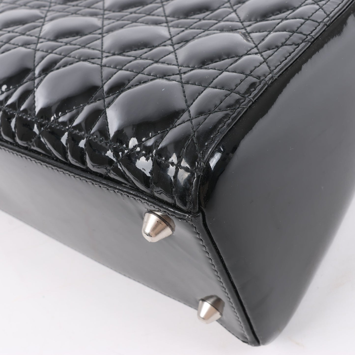 Christian Dior – Große Cannage-Handtasche aus Lackleder in Schwarz
