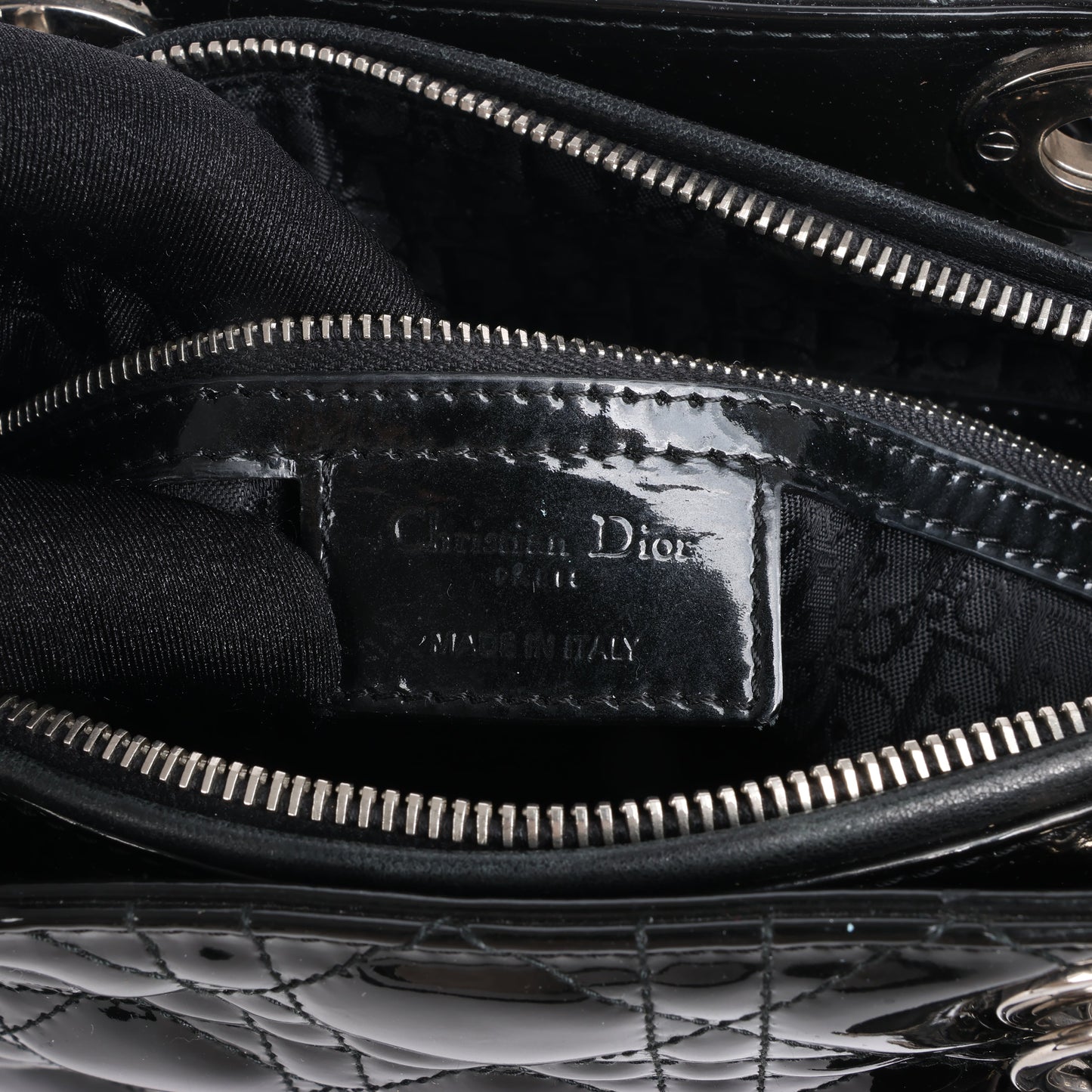 Christian Dior – Große Cannage-Handtasche aus Lackleder in Schwarz