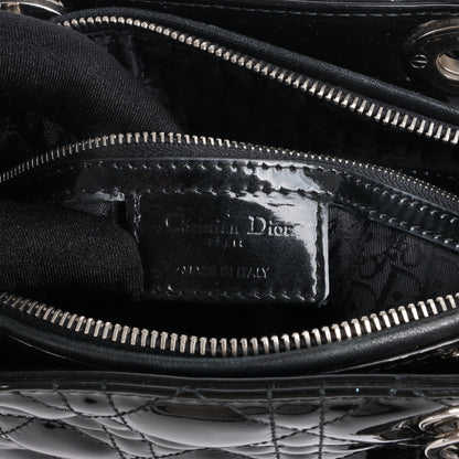 Christian Dior – Große Cannage-Handtasche aus Lackleder in Schwarz