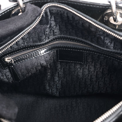 Christian Dior – Große Cannage-Handtasche aus Lackleder in Schwarz