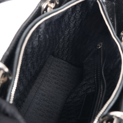 Christian Dior – Große Cannage-Handtasche aus Lackleder in Schwarz