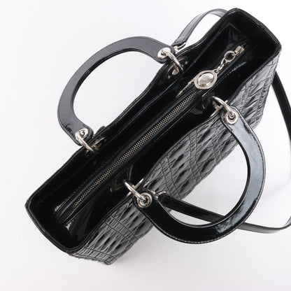 Christian Dior – Große Cannage-Handtasche aus Lackleder in Schwarz