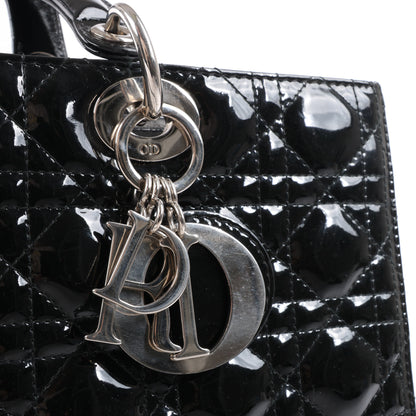 Christian Dior – Große Cannage-Handtasche aus Lackleder in Schwarz