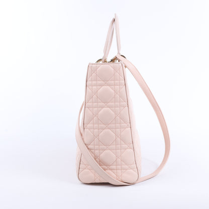 Christian Dior Lady Dior Cannage Große 2-Wege-Handtasche aus Leder in Hellrosa