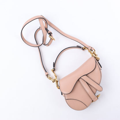 Christian Dior – Saddle Micro Bag – 2-Wege-Handtasche aus Leder in Blush