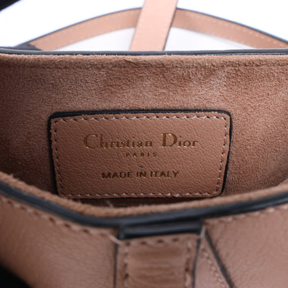 Christian Dior – Saddle Micro Bag – 2-Wege-Handtasche aus Leder in Blush
