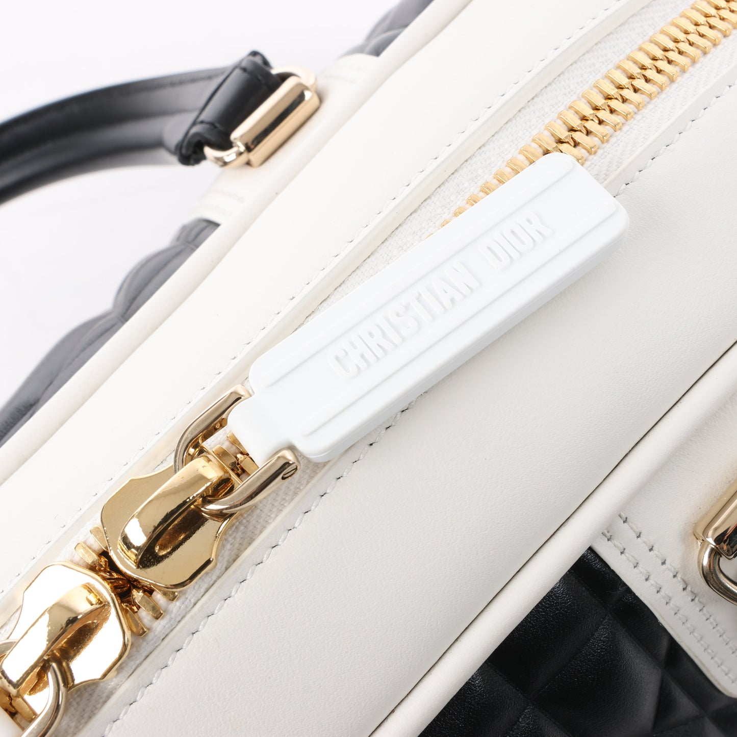 Christian Dior Große Dior Vibe Bowlingtasche mit Reißverschluss in Schwarz x Weiß