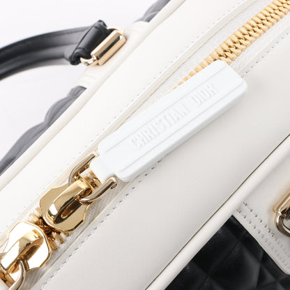 Christian Dior Große Dior Vibe Bowlingtasche mit Reißverschluss in Schwarz x Weiß