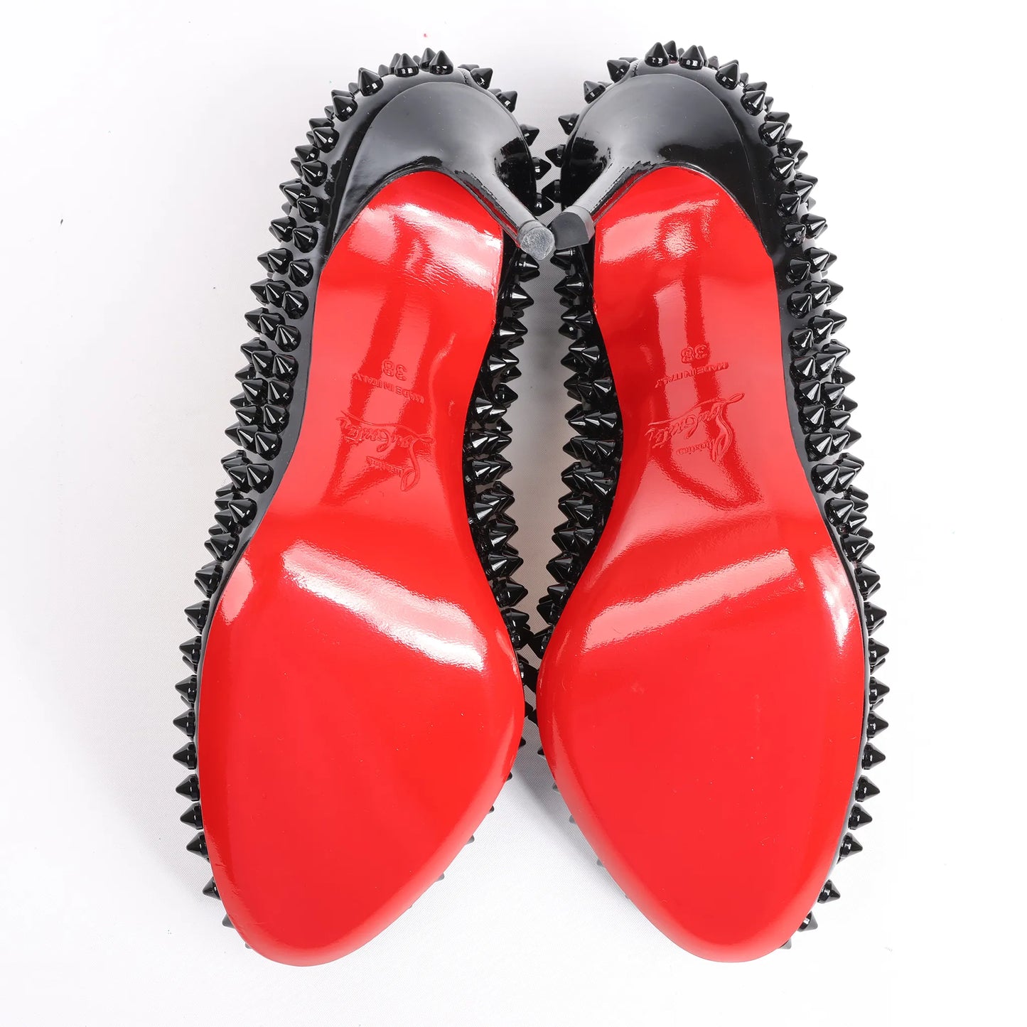 Christian Louboutin Spike Studs Lackleder-Pumps in Schwarz, Größe 38 EU