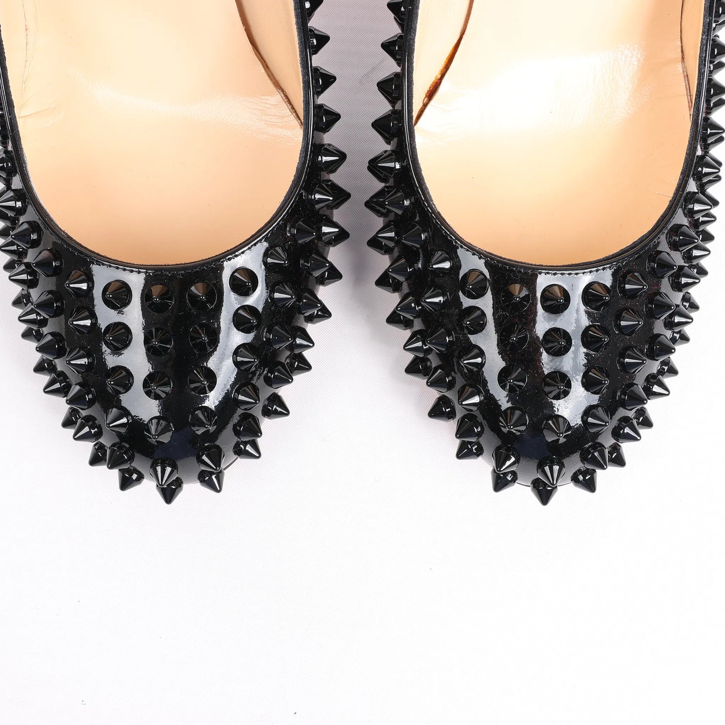 Christian Louboutin Spike Studs Lackleder-Pumps in Schwarz, Größe 38 EU
