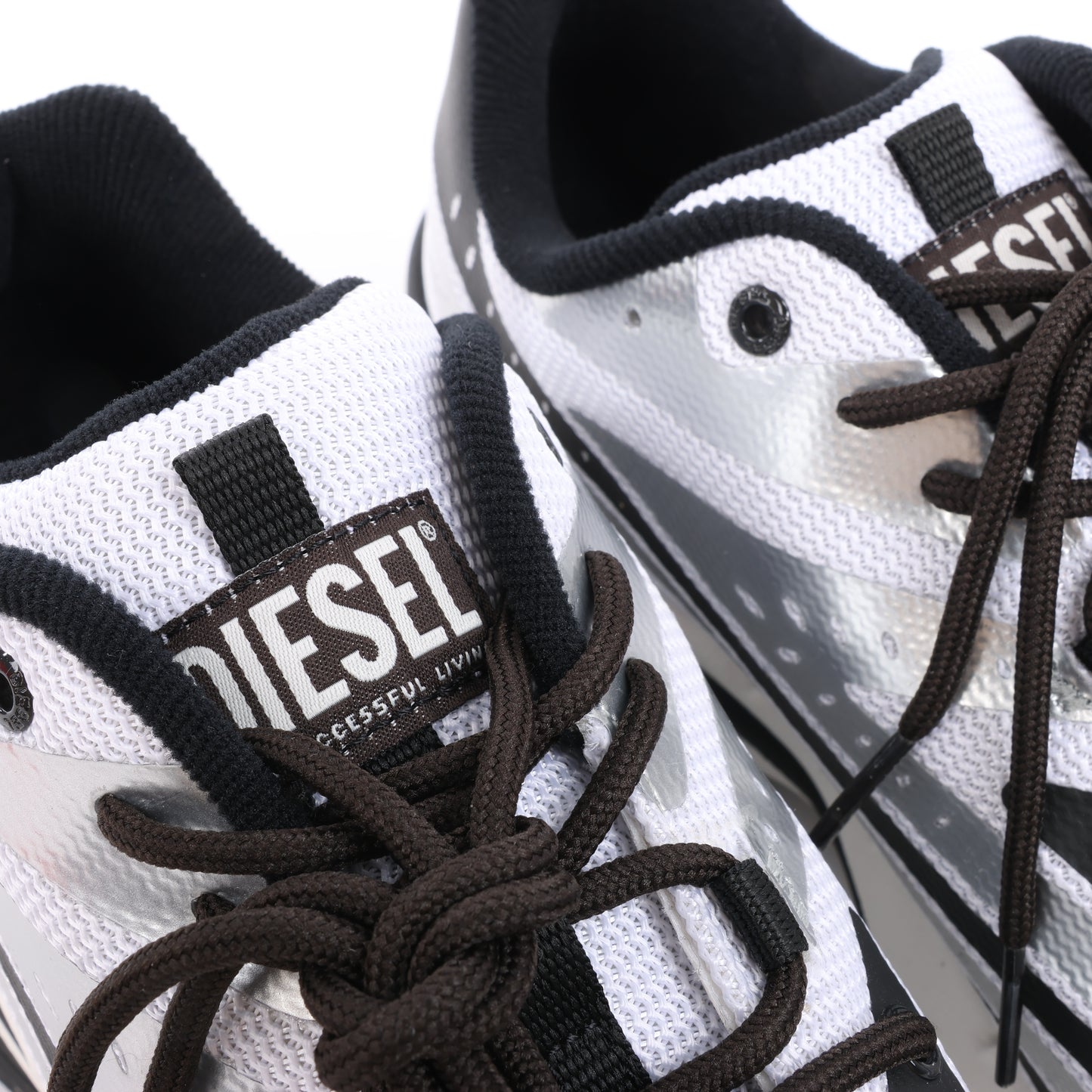 Diesel D-Airspeed Low-Striped Sneakers aus beschichtetem Ripstop in Silber, Größe 43 EU