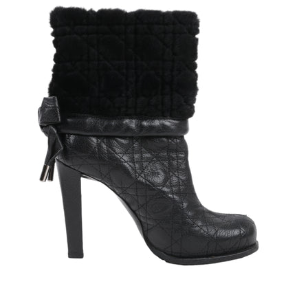 Dior – Cannage-Stiefel aus schwarzem Leder mit Stulpen aus Eispelz, Größe 40 EU