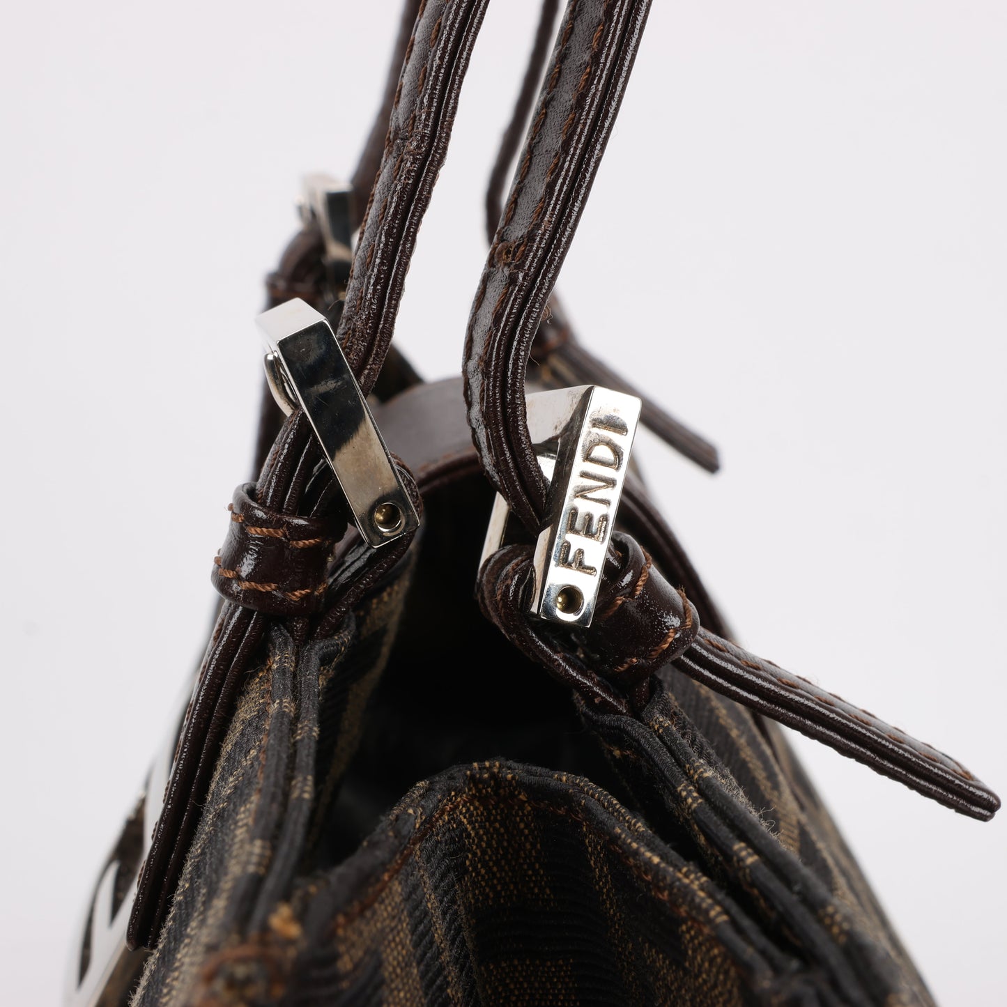 FENDI – Zucchino Mamma Bucket-Umhängetasche aus Canvas und Leder in Braun