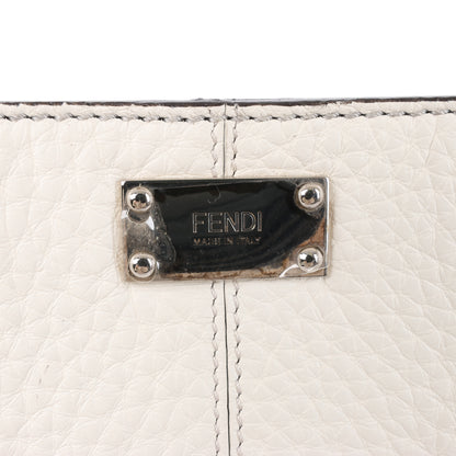 Fendi Peek-a-boo X-light Lederhandtasche in Weiß 7VA448
