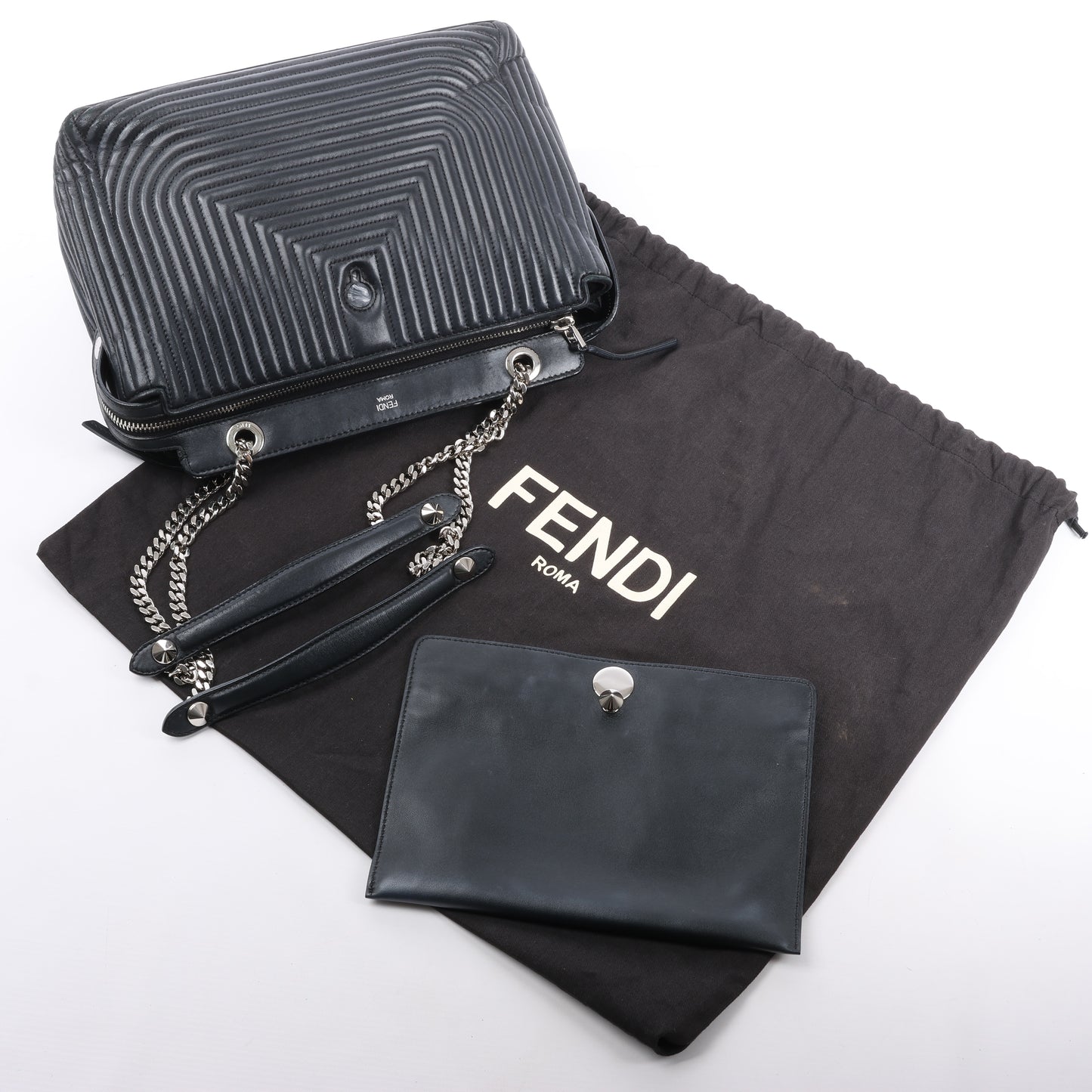 Fendi – Dotcom – Halb-Schultertasche aus schwarzem Leder mit Kettenriemen
