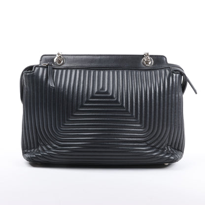 Fendi – Dotcom – Halb-Schultertasche aus schwarzem Leder mit Kettenriemen