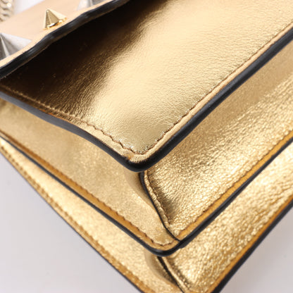 FENDI Mini Kan I Schultertasche aus Leder mit Kette in Gold, 8M0381
