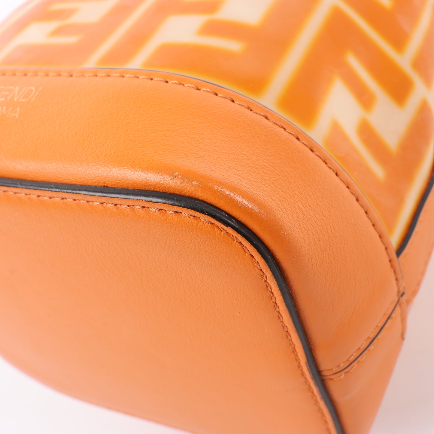 FENDI Mon Tresor Mini 2-Wege-Umhängetasche aus PVC und Leder in Orange 8BS010