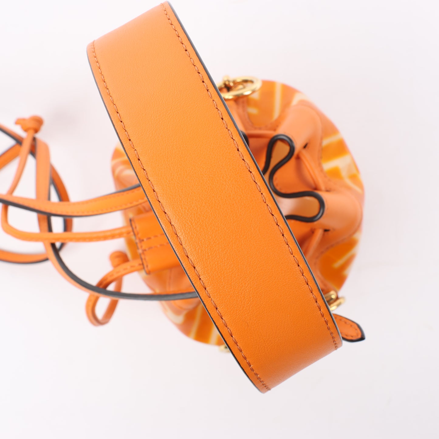 FENDI Mon Tresor Mini 2-Wege-Umhängetasche aus PVC und Leder in Orange 8BS010