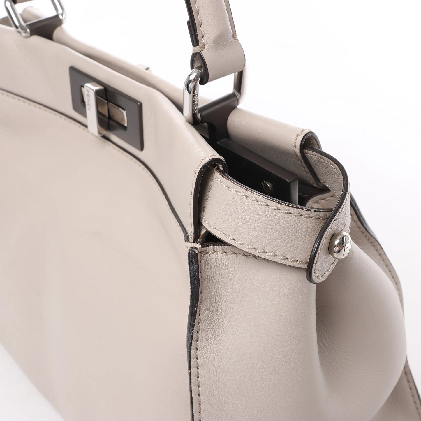 Fendi Peekaboo Regular 2-Wege-Handtasche aus Leder in Hellgreige 8BN290