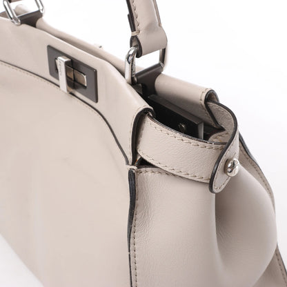 Fendi Peekaboo Regular 2-Wege-Handtasche aus Leder in Hellgreige 8BN290