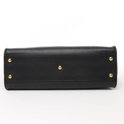 Fendi Peekaboo Regular 2-Wege-Handtasche aus Leder in Schwarz 8BN290