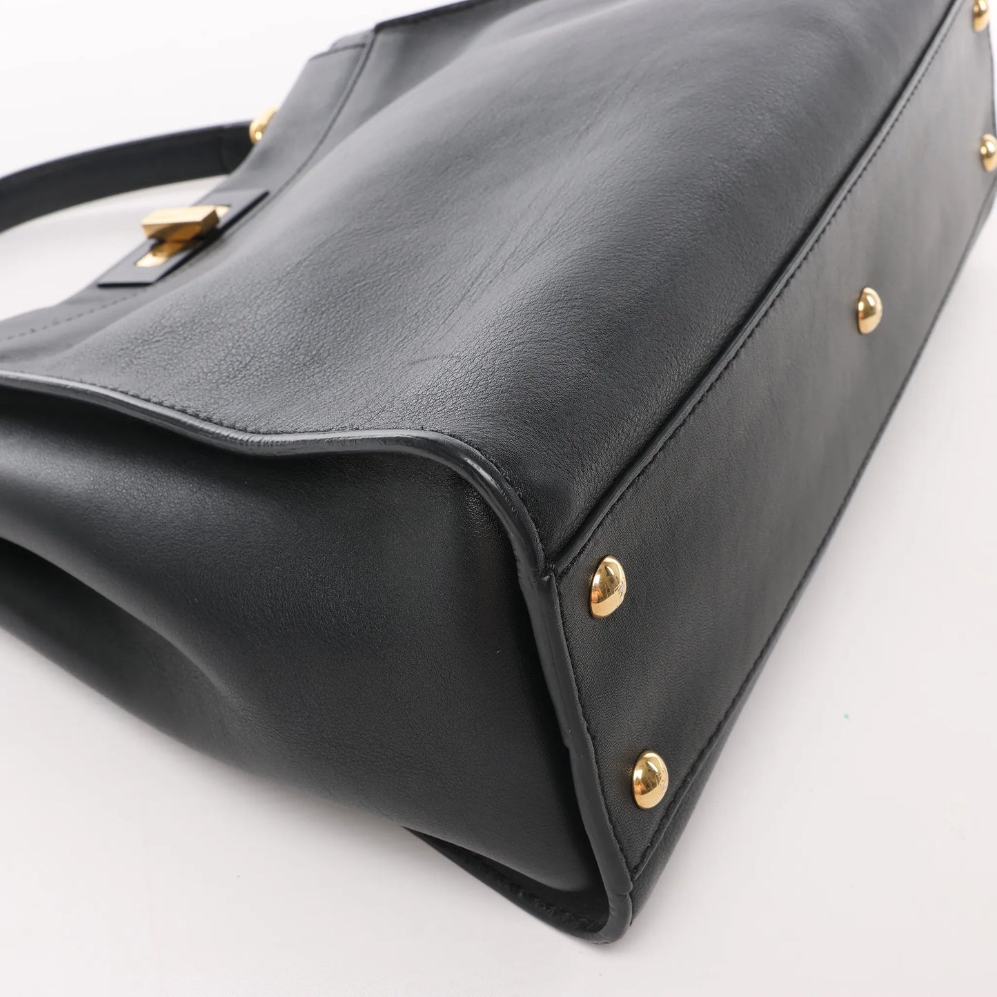 Fendi Peekaboo Regular 2-Wege-Handtasche aus Leder in Schwarz 8BN290