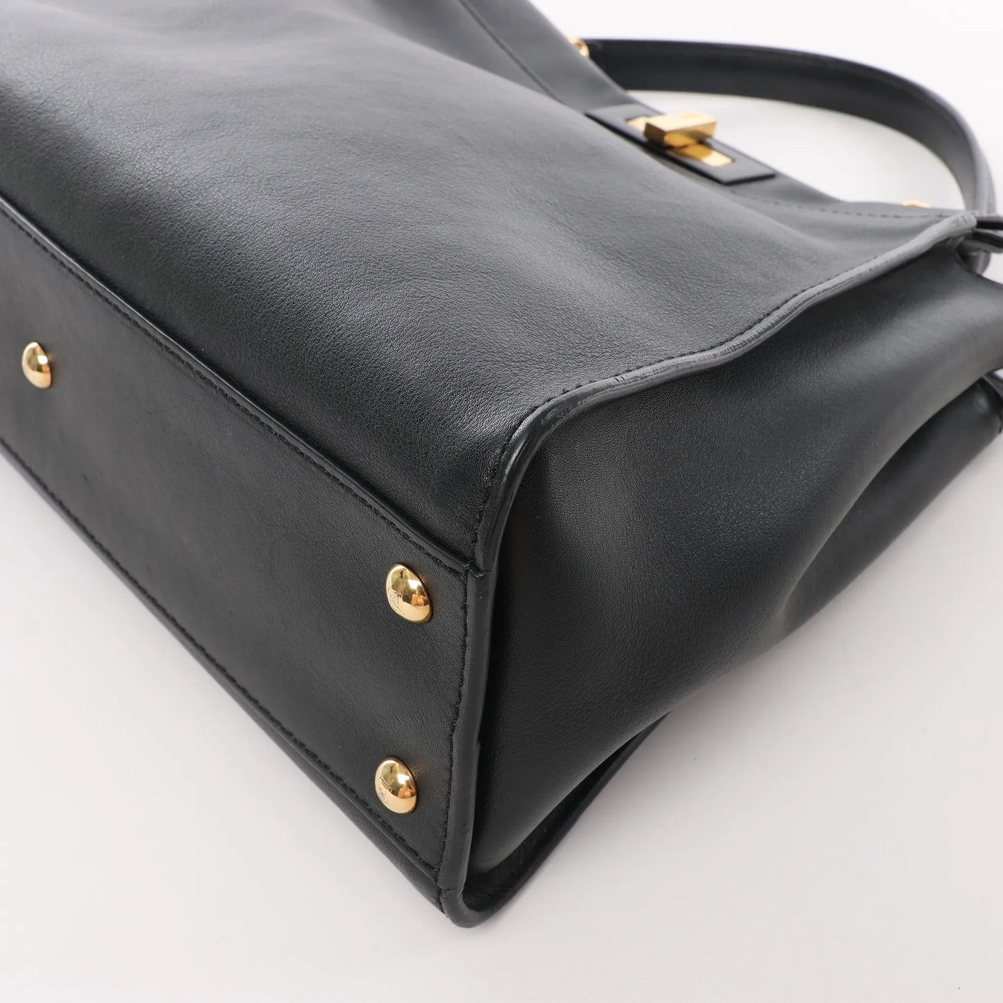 Fendi Peekaboo Regular 2-Wege-Handtasche aus Leder in Schwarz 8BN290