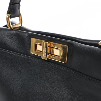 Fendi Peekaboo Regular 2-Wege-Handtasche aus Leder in Schwarz 8BN290
