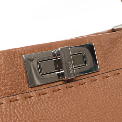 Fendi Peekaboo Regular Selleria Cuir 2Way Sac à main en marron 8BN290