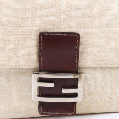 FENDI Mamma Baguette Zucchino Schultertasche aus Canvas und Leder in Beige 26325