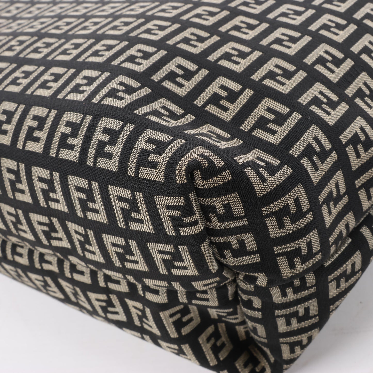FENDI Zucchino Umhängetasche aus Canvas und Leder in Braun x Pink