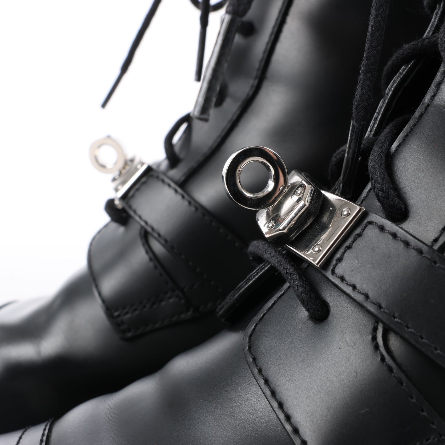 Bottines Hermès Funk en cuir avec garnitures métalliques Kelly, noires, pointure 38,5 EU