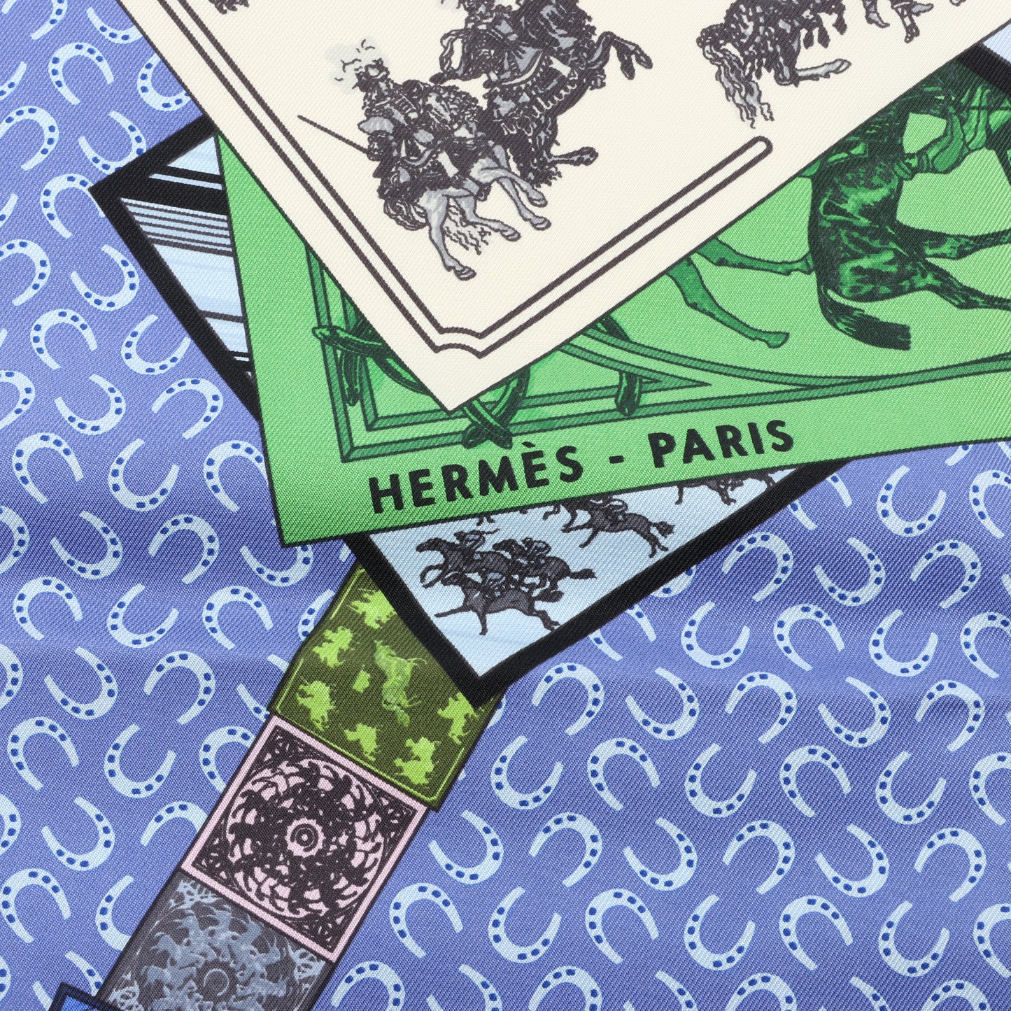 Hermès Carré 90 „À Cheval Sur Mon Carré“ Schal aus 100 % Seide in Blau