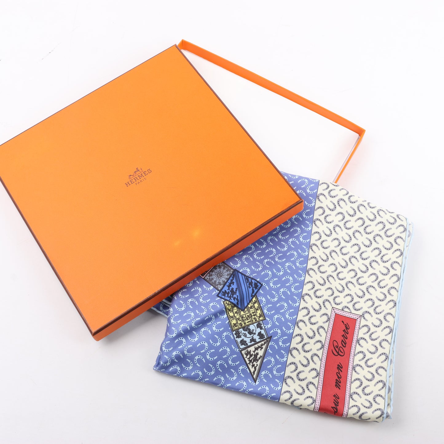 Hermès Carré 90 „À Cheval Sur Mon Carré“ Schal aus 100 % Seide in Blau