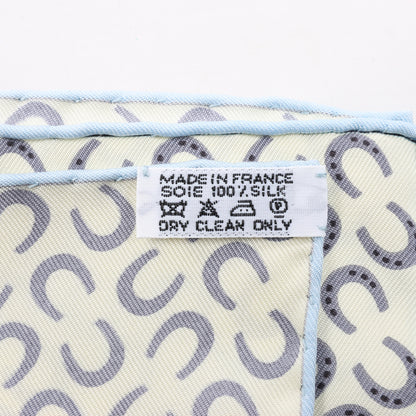 Hermès Carré 90 „À Cheval Sur Mon Carré“ Schal aus 100 % Seide in Blau