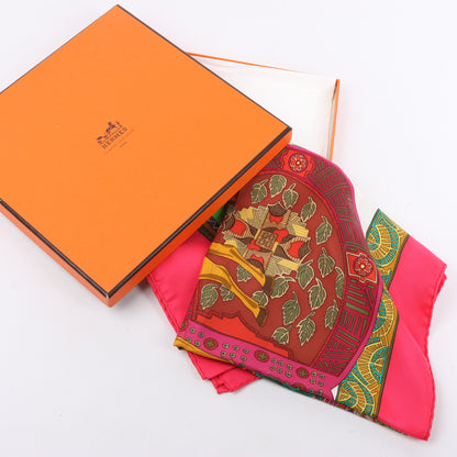 Hermès Carré 90 „ART des STEPPES“ Schal aus 100 % Seide in Rosa