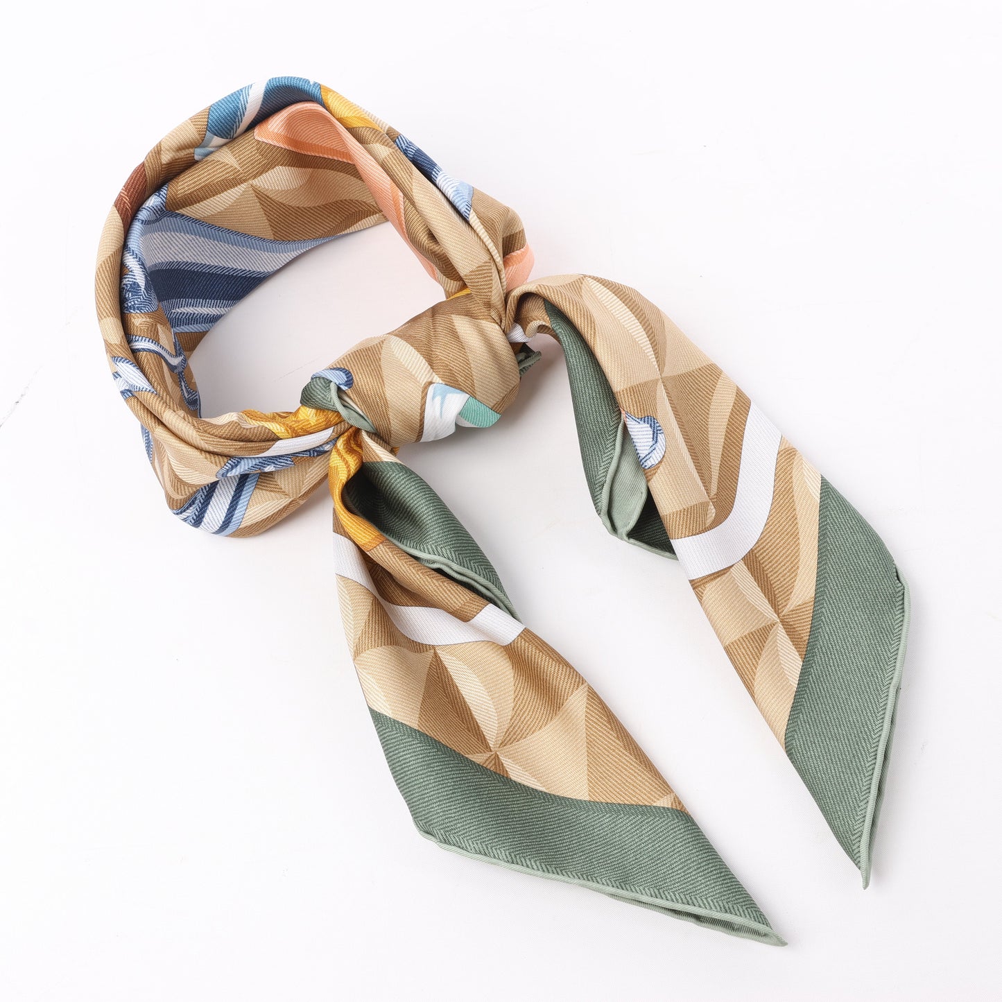 Hermès Carré 90 "BEAUTE COMPOSEE" Seidentaschentuch in Grün