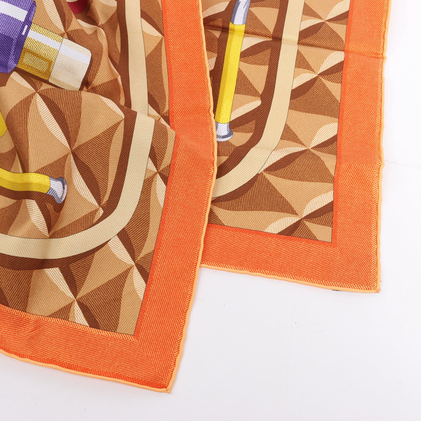 Hermès Carré 90 „BEAUTE COMPOSEE“ Seidentaschentuch in Orange