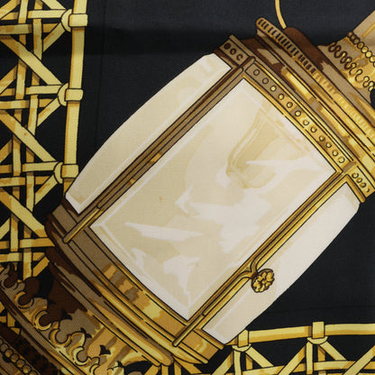 Hermès Carré 90 „Feux de Route“ Schal aus 100 % Seide in Schwarz x Gold